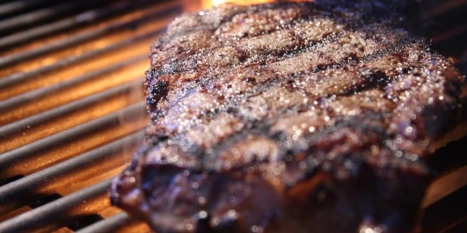 O ‘paradoxo da carne’, que faz muita gente ignorar como animais são criados na hora de comer