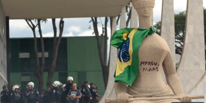 Maioria do STF torna ré acusada de escrever “Perdeu, mané” na estátua